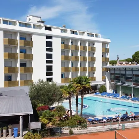 Hotel Grand Esplanada 4*