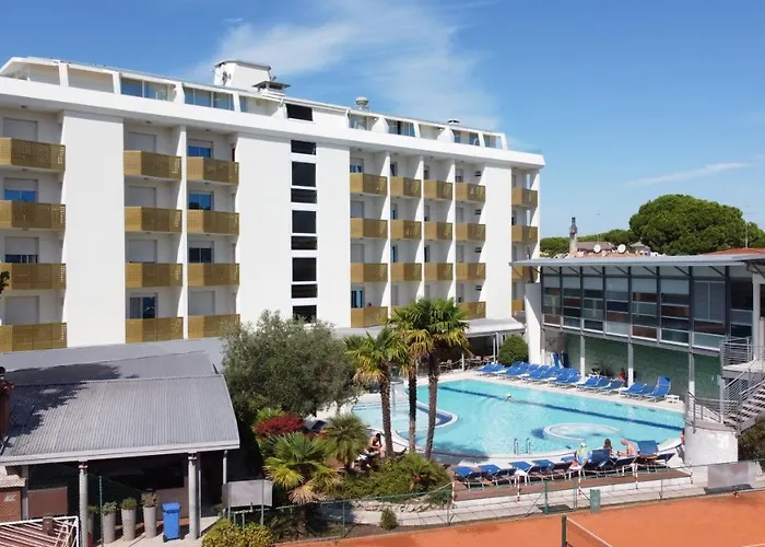 Отель Grand Esplanada 4*