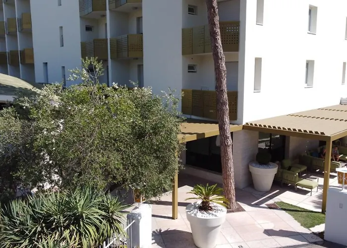 Отель Grand Esplanada Бибионе