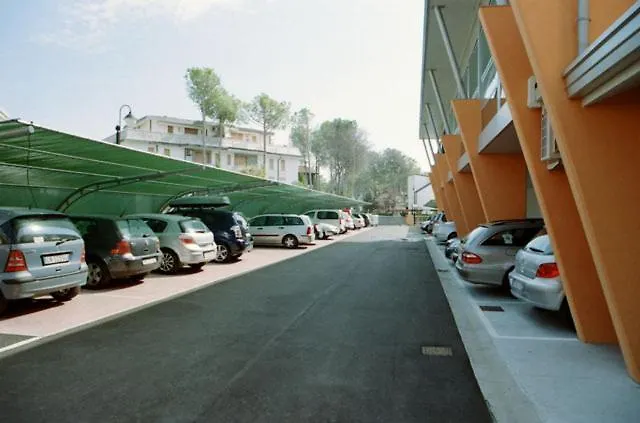 Отель Grand Esplanada 4*