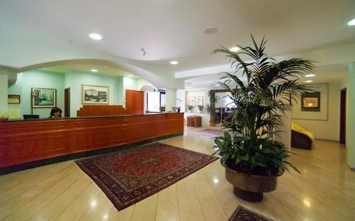 Grand Esplanada Отель