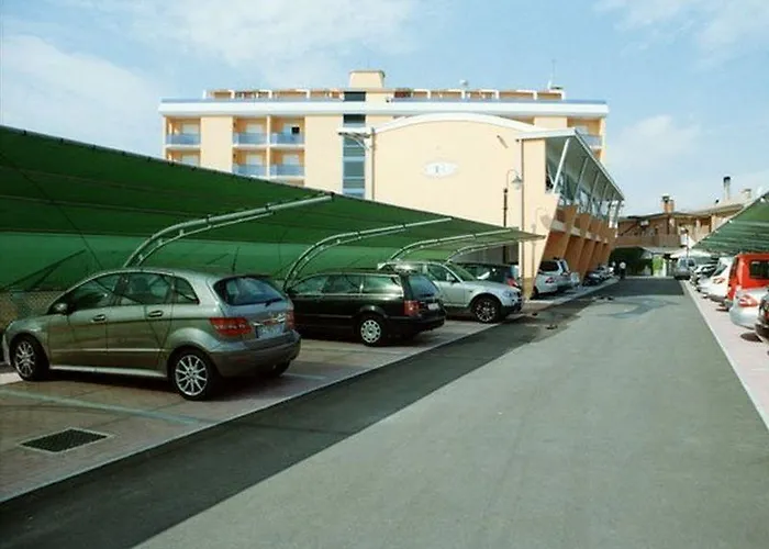 Grand Esplanada Отель