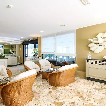 Grand Esplanada Отель