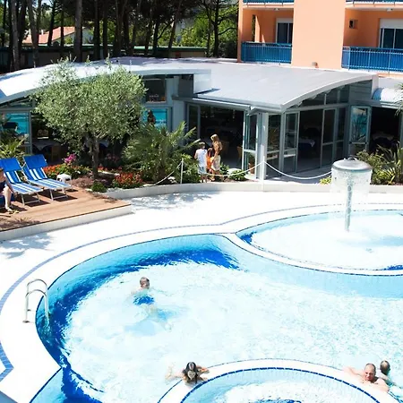 Отель Grand Esplanada 4*