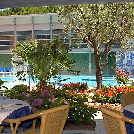 Ξενοδοχείο Grand Esplanada 4*