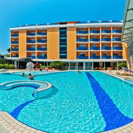Hotel Grand Esplanada 4*