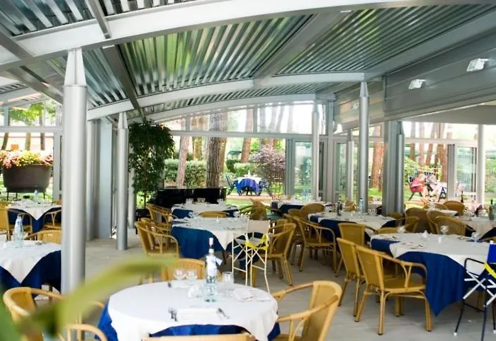 Отель Grand Esplanada